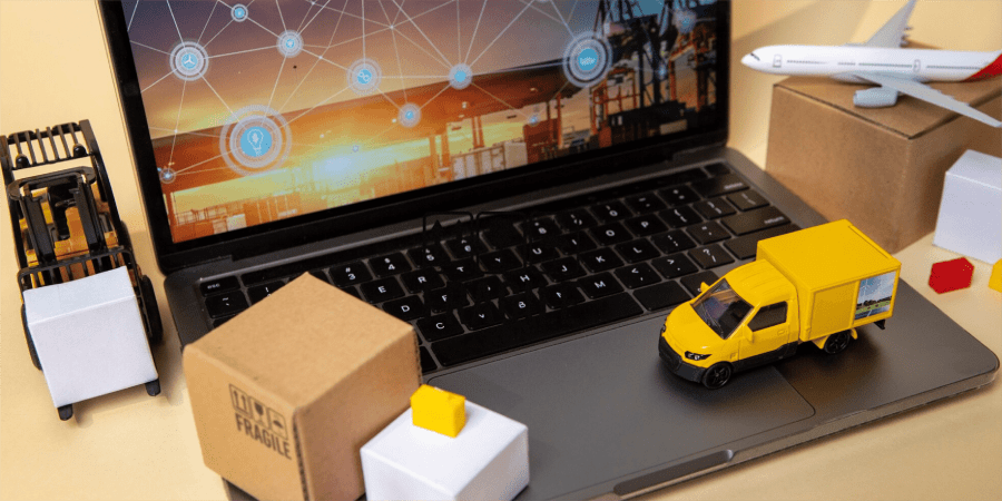 From Click to Return: How the boom of E-commerce transforms the logistics of the future